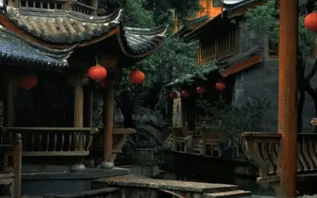 Putih Courtyard