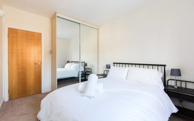 Modern 2 bed 2 Bath - 5 Mins From Canary Wharf