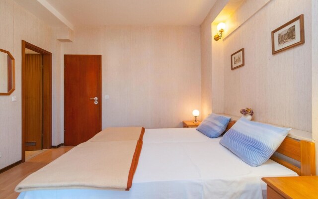 Nice Apartment in Splitska With 1 Bedrooms and Wifi