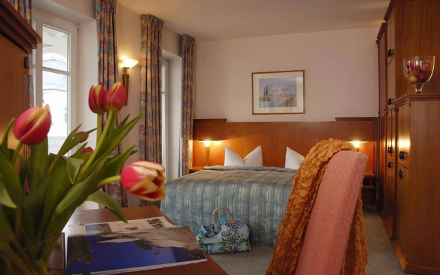 LOEV - VELA Hotel