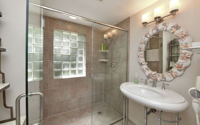 Siesta Key Paradise by Beachside Mgmt.