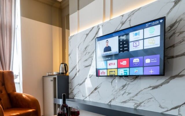 Arena Luxury Hotel Suites