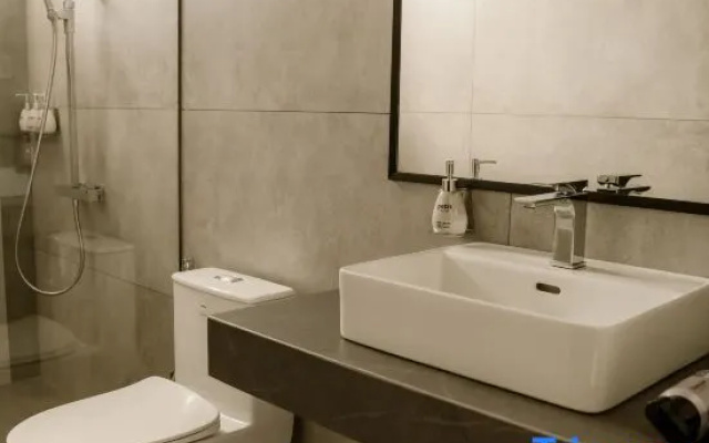Petit Hotel Thu Dau Mot – Bathroom – Thu Dau Mot