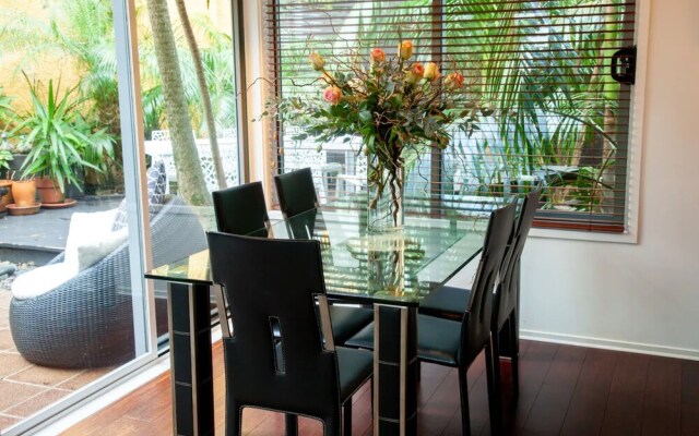 Bright 2 Bedroom Townhouse in Central Parnell