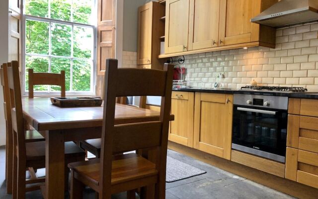 4 Bedroom Georgian Flat In New Town