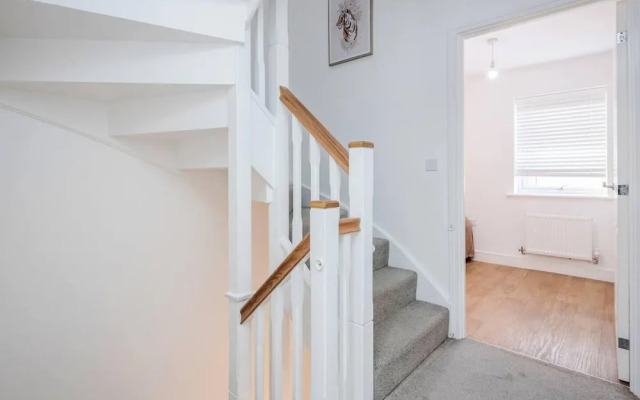 tms Cheerful 5bdr House! Thurrock! Free Parking!