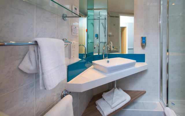 Holiday Inn Express Milton Keynes by IHG