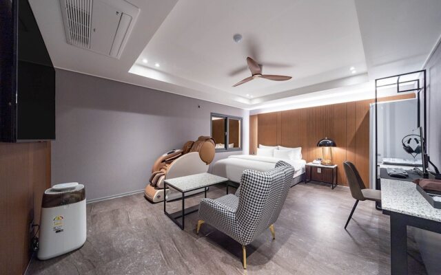 Jecheon The Wall Hotel