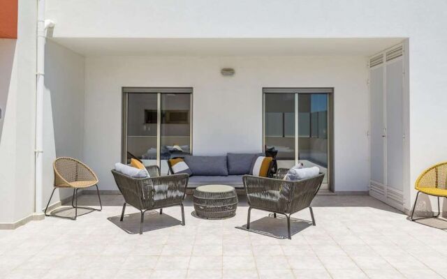 Tara Wright in Albufeira