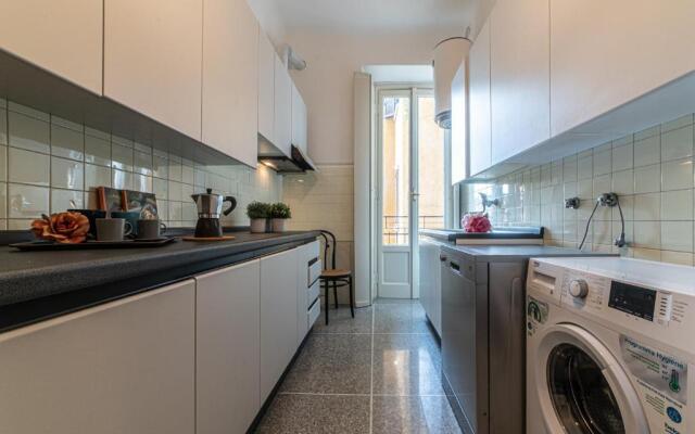 Joivy Sophisticated Flat W/ Desk