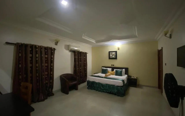 Nue Crest Hotel