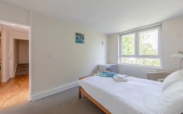 Cosy 3 Bedroom Flat in North London