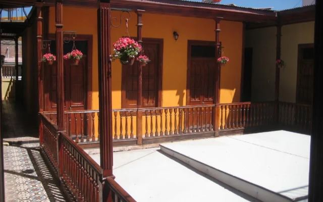 Mango Hostel Bed & Breakfast