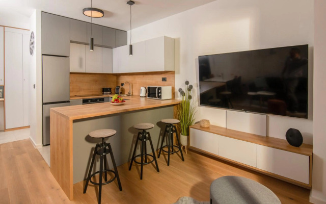 LUX 3 Bedroom Suite with FREE Private Parking