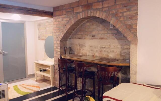 Boutique Suite 2
