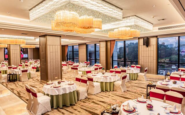 HUALUXE Hotels & Resorts Yangjiang City Center