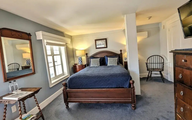 Cromwell Manor Inn