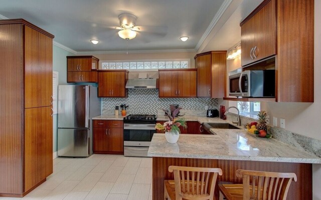 Paradise Ocean View 2 Bedroom Home by RedAwning