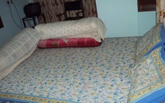 Om Shanti & Lotus Guest House