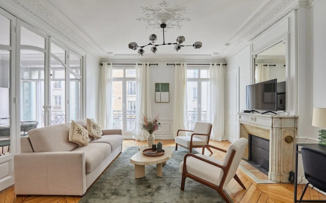 Sublime Apartment in the Heart of Paris