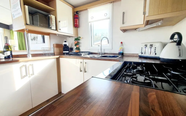 Apple Tree Lodge, Hot Tub, 3 Bedroom, 2 Bars
