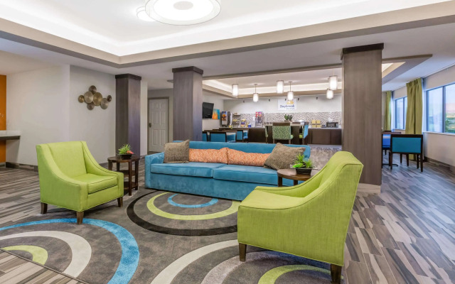 Days Inn & Suites by Wyndham Katy