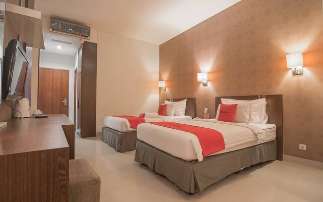 Naval Hotel by RedDoorz