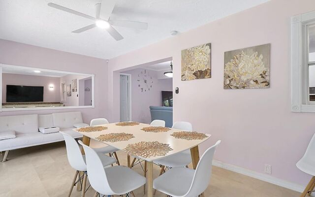 Renovated Quiet All King Bed Suites