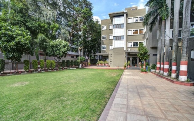 FabHotel Bee Town A.B Road