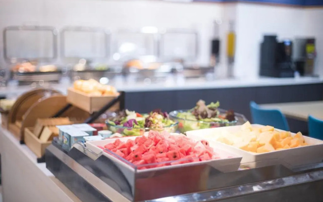 Holiday Inn Express Shanghai Jiading Center by IHG