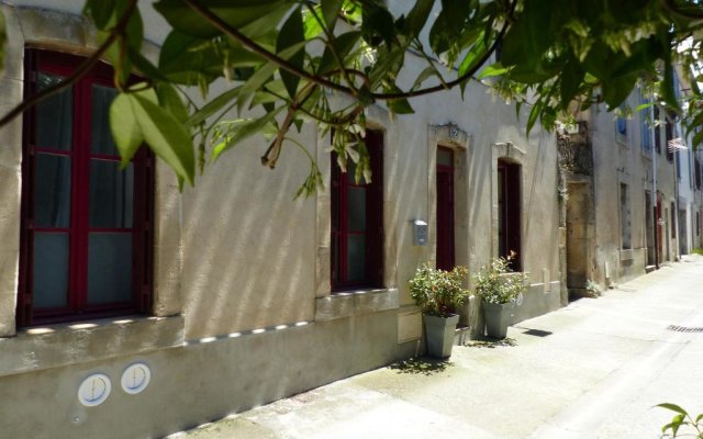 Chez Jean - Newly renovated air-conditioned flat at the foot of the ramparts, 4 people
