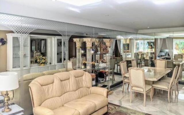 GRAN MARBELLA APARTMENTS by Coral Beach