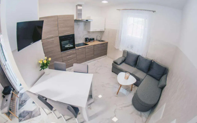 L Apartment