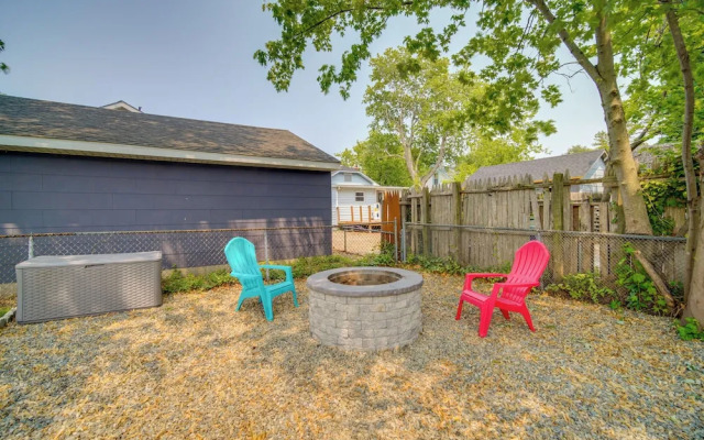 Pet-friendly Villas Vacation Rental: Walk to Bay