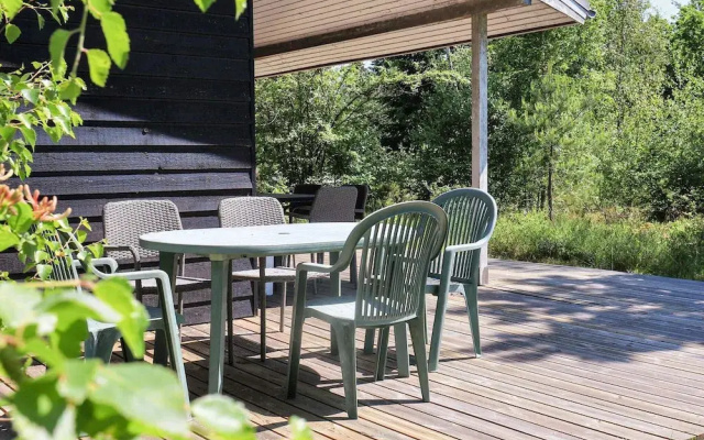 Rustic Holiday Home in Hals near Sea