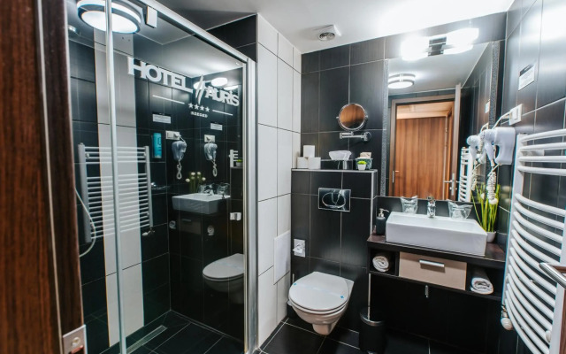 Auris Hotel