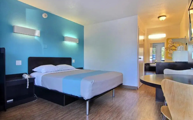 Motel 6 Carlsbad, NM