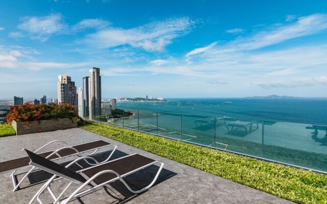 The Riviera Wongamat by Pattaya Holiday