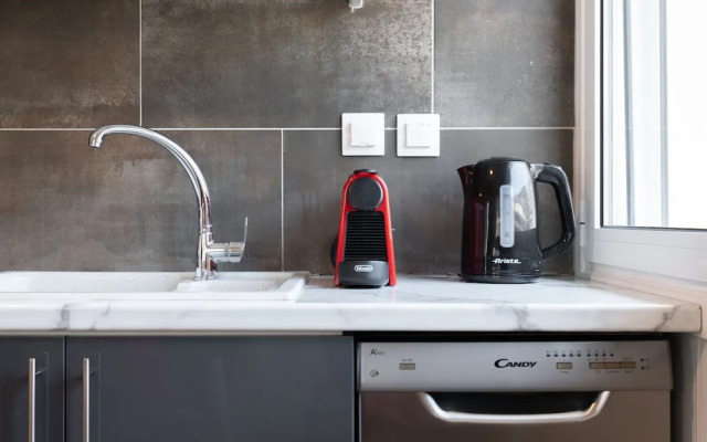 Sea Breeze Suite Next to Flisvos Marina