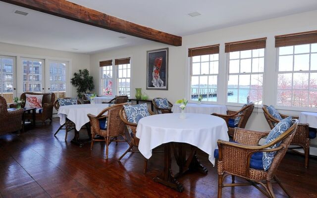Harborside Inn