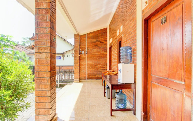 SPOT ON 93819 Homestay Shinta Syariah