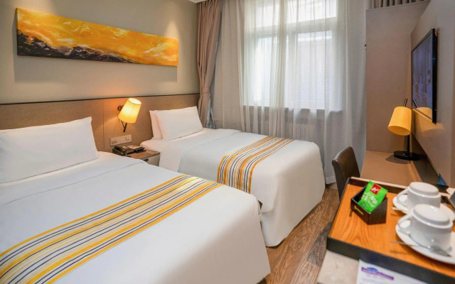 Home Inn Plus (Beijing Agriculture Exhibition Center Changhong Bridge)