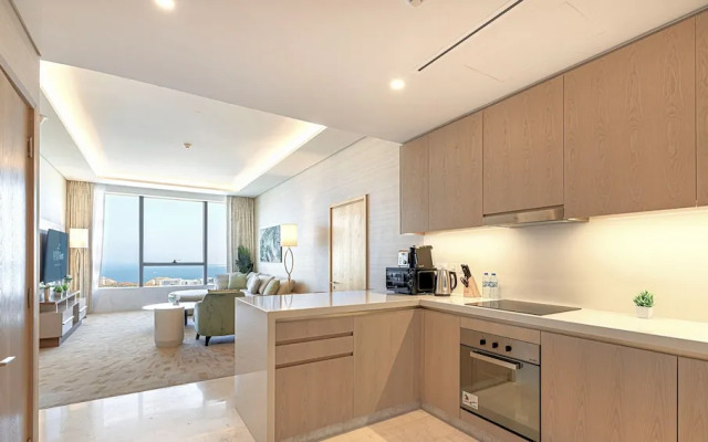 Luxurious St Regis 1 Bed Palm View