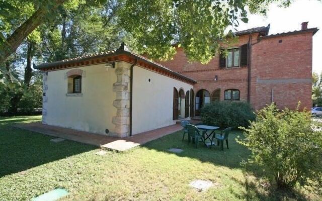 Spacious Farmhouse in Pienza with Swimming Pool
