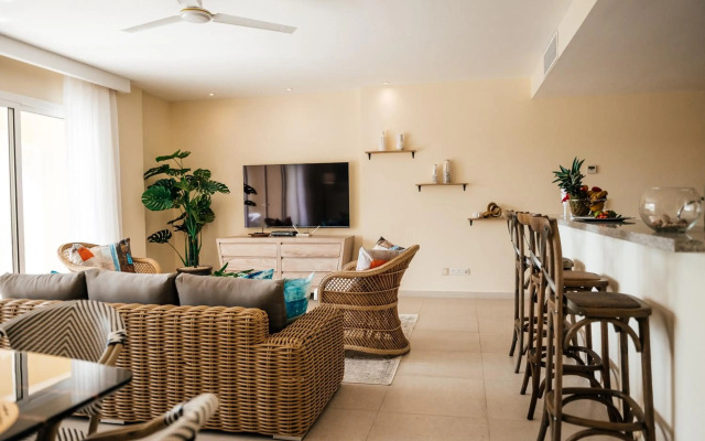 New Apartment Sueno pool area private Beach guard