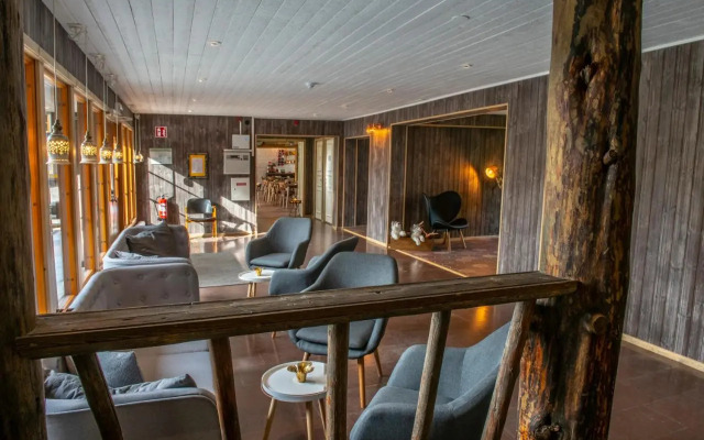 Arctic River Lodge