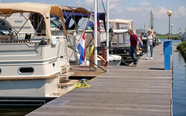 Awesome Ship/boat in Aalsmeer With 2 Bedrooms and Wifi