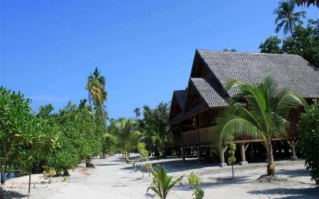 Wakatobi Patuno Diving & Beach Resort
