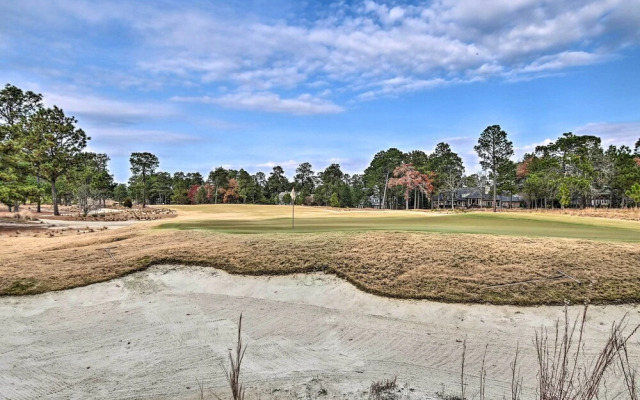 Pinehurst Gem on Golf Course & Putting Green!