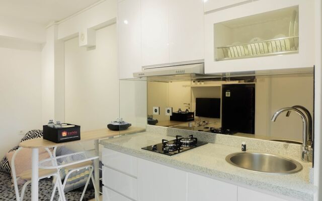 Stylish and Modern 2BR Bassura City Apartment